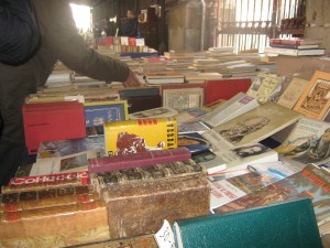 Paradas de libros en el Mercat de St Antoni, Comte d'Urgell, 1 08011 Barcelona. 93 426 35 21